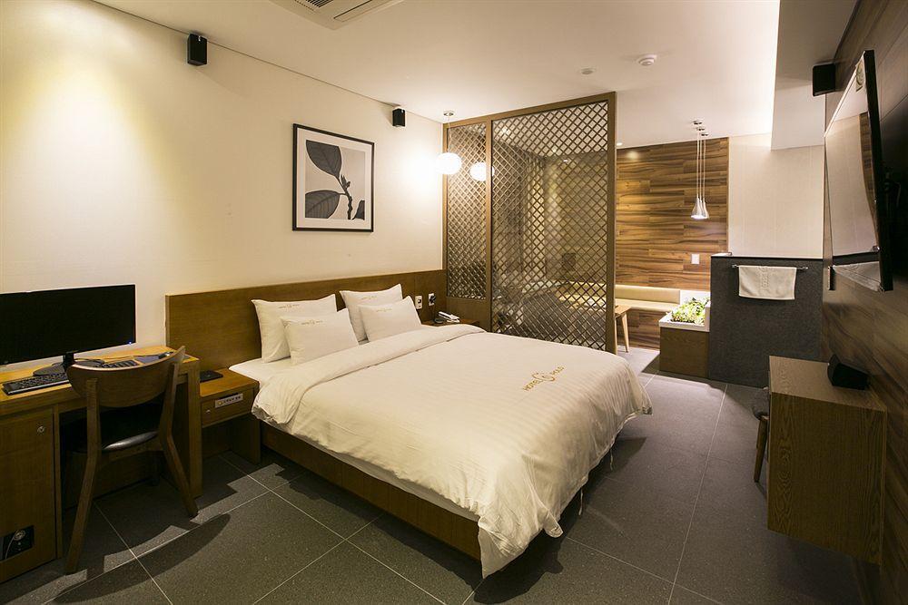 Polo Tourist Hotel Інчхон Екстер'єр фото